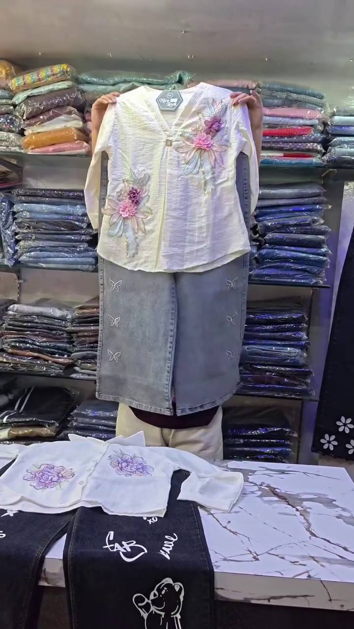 Trendy Top and  Graffiti Print Wide-Leg Jeans –