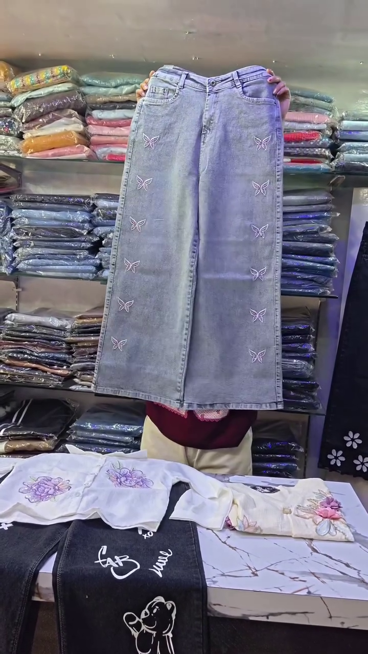 Trendy Top and  Graffiti Print Wide-Leg Jeans –