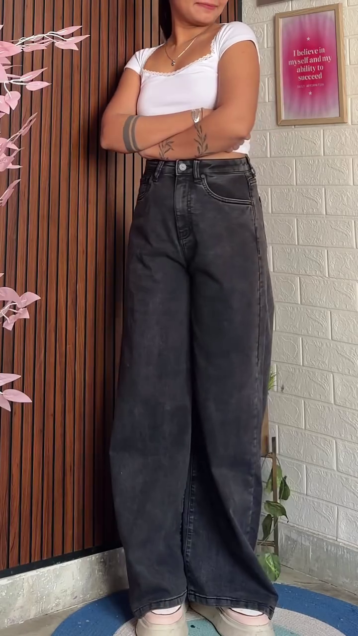 Ultra Wide-Leg Ripped Jeans