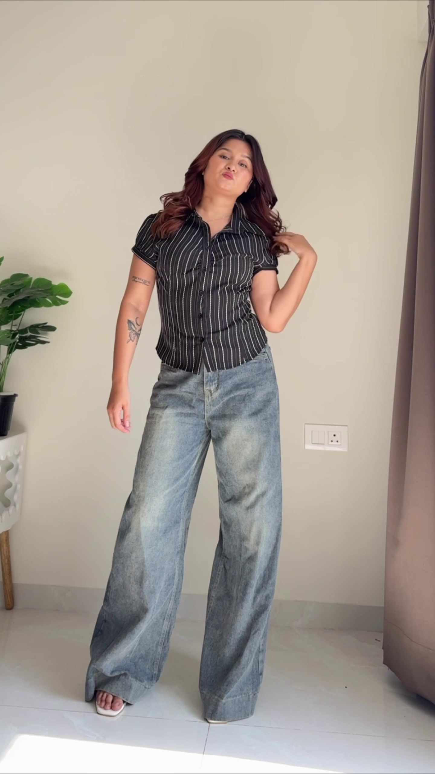 Chic Checkered Crop Shirt & Wide-Leg Jeans