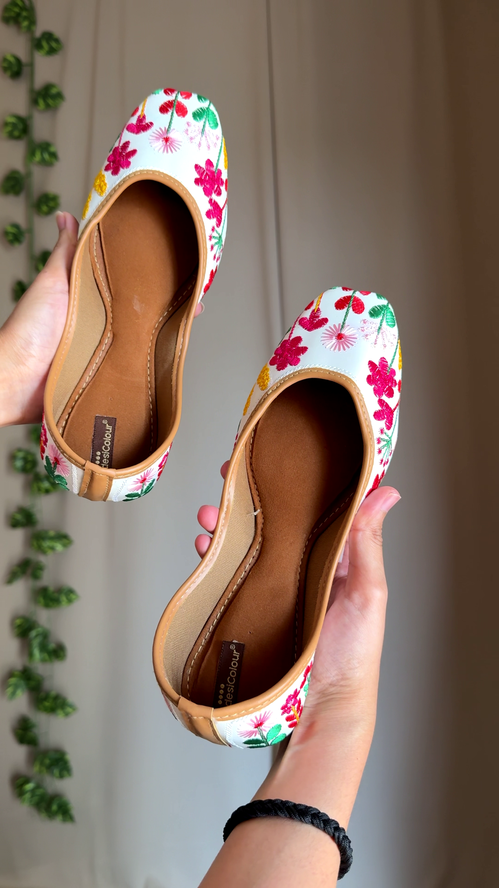 Pearl Bloom Embellished Juttis