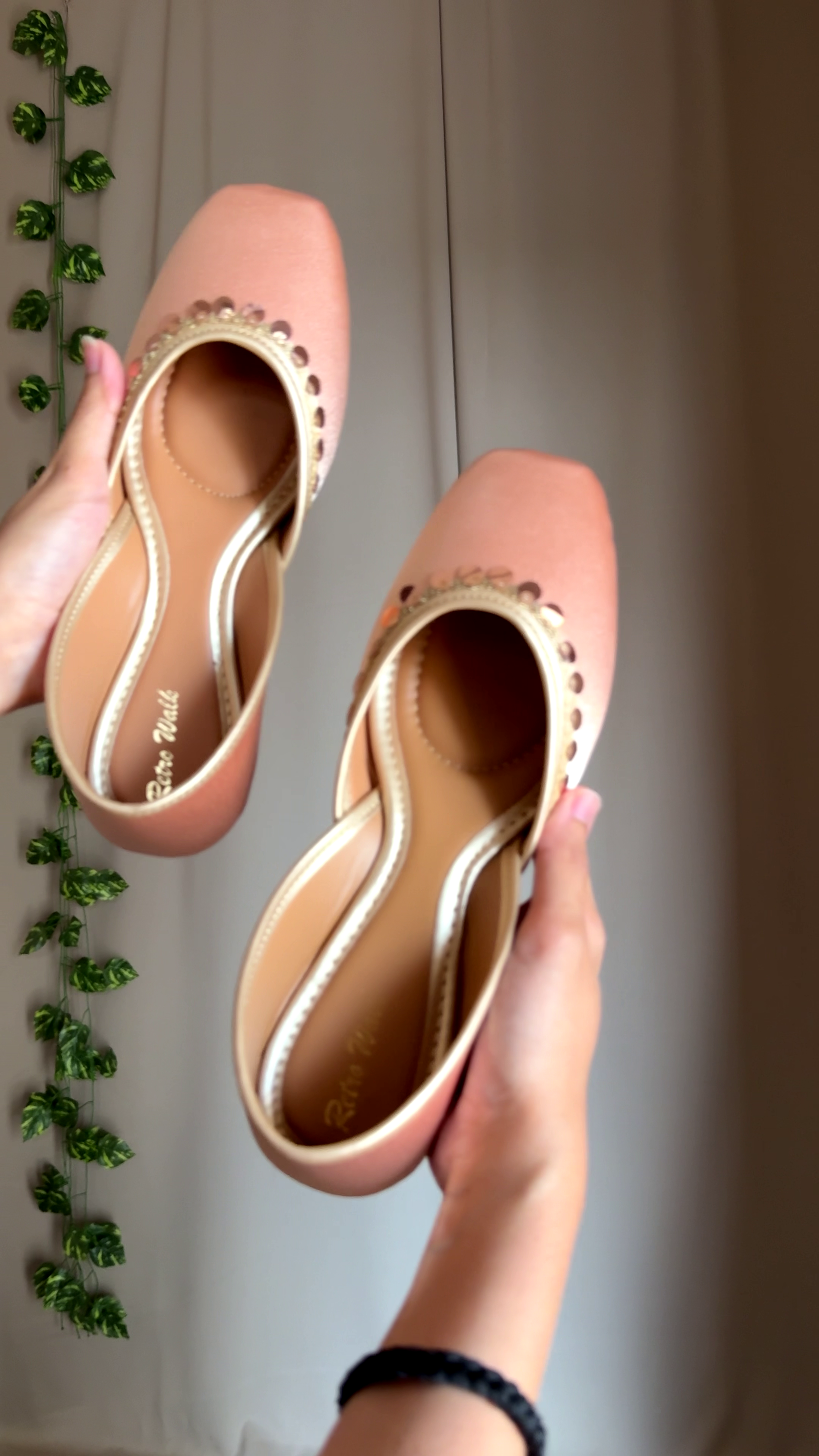 Pearl Bloom Embellished Juttis