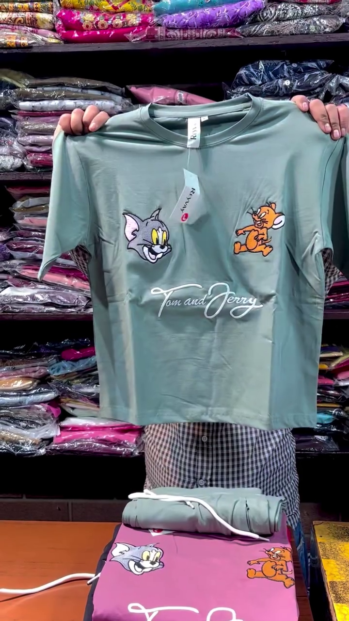 Playful Vibes Tom & Jerry Printed Oversized T-Shirt – Trendy Comfort Wear