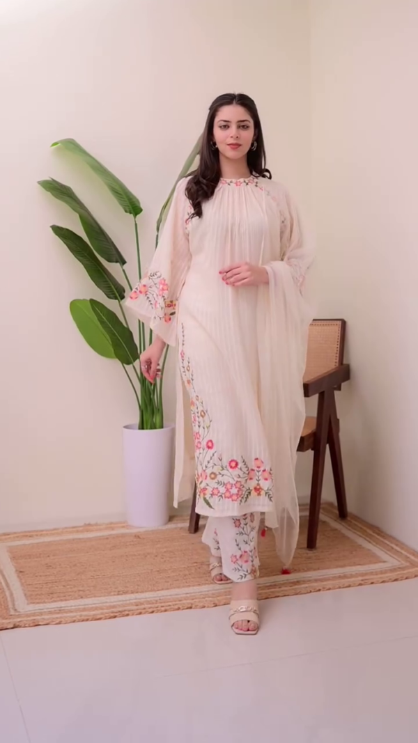 Elegant Off-White Floral Embroidered Kurti Set - Image 2
