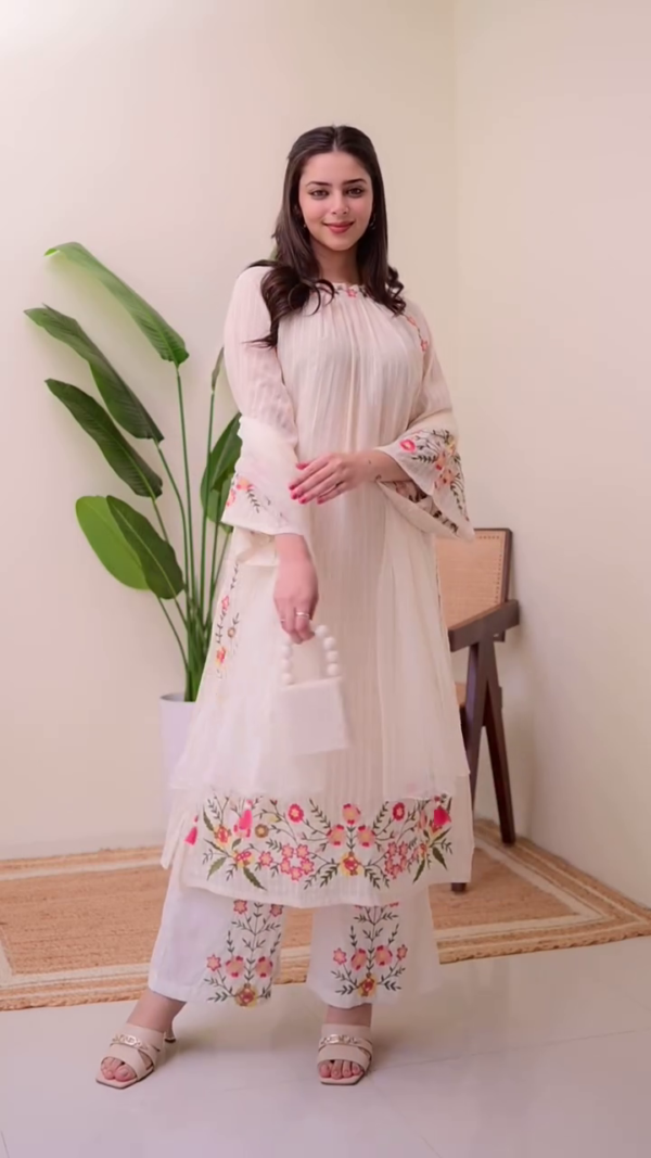 Elegant Off-White Floral Embroidered Kurti Set
