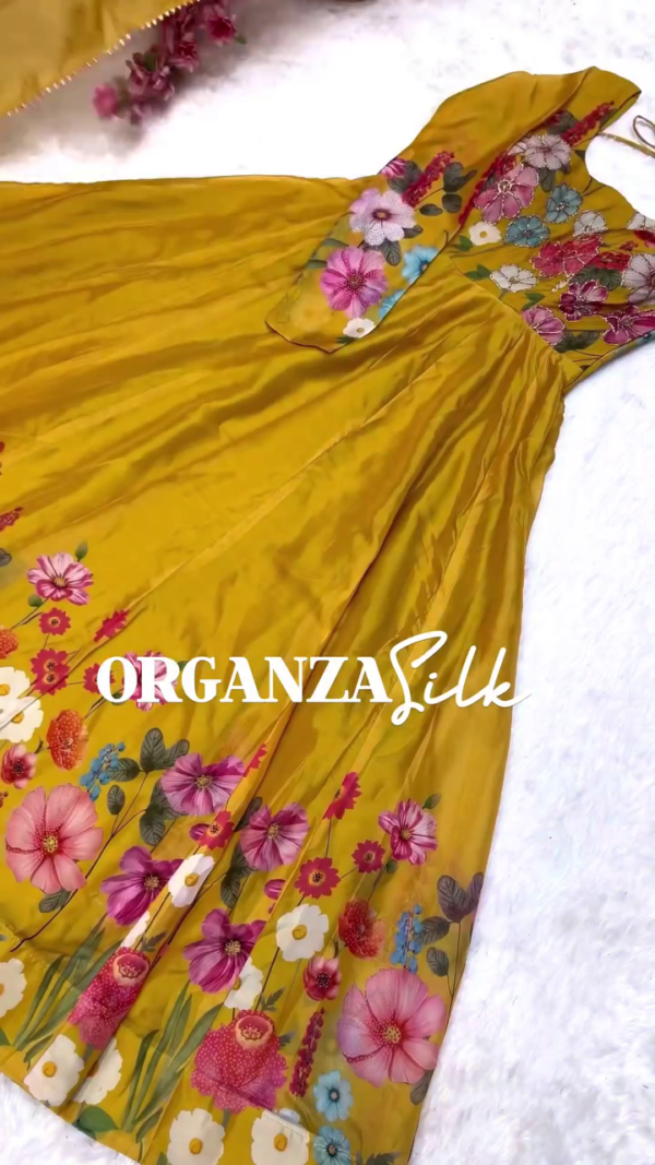 Floral Embroidered Anarkali Kurta Set with Dupatta – Elegant & Flowing Style 🌸