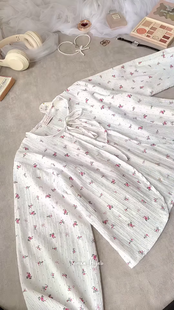 🌸 Delicate White Floral Print Long-Sleeved Tie-Neck Top 🌷 - Image 3