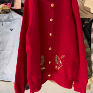 Black Floral Embroidered Button Cardigan – Luxe, Versatile, and Effortlessly Elegant 🌼✨