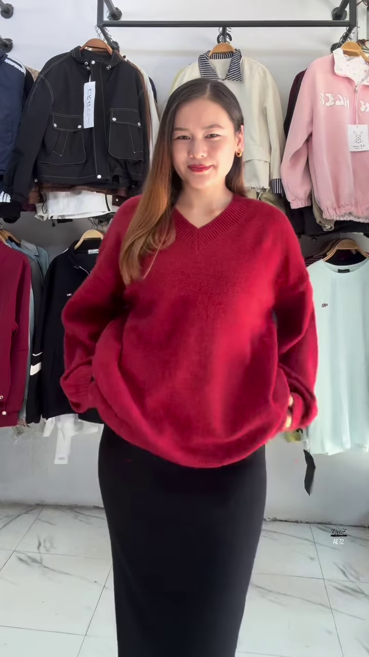 Oversized V‑Neck Knit | Cloud‑Soft, Effortlessly Cool ☁️✨ - Image 2