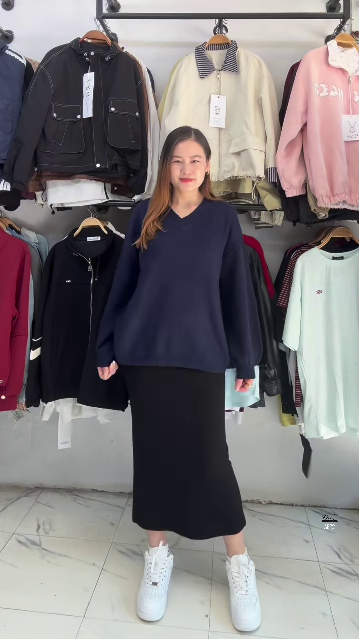 Oversized V‑Neck Knit | Cloud‑Soft, Effortlessly Cool ☁️✨ - Image 3