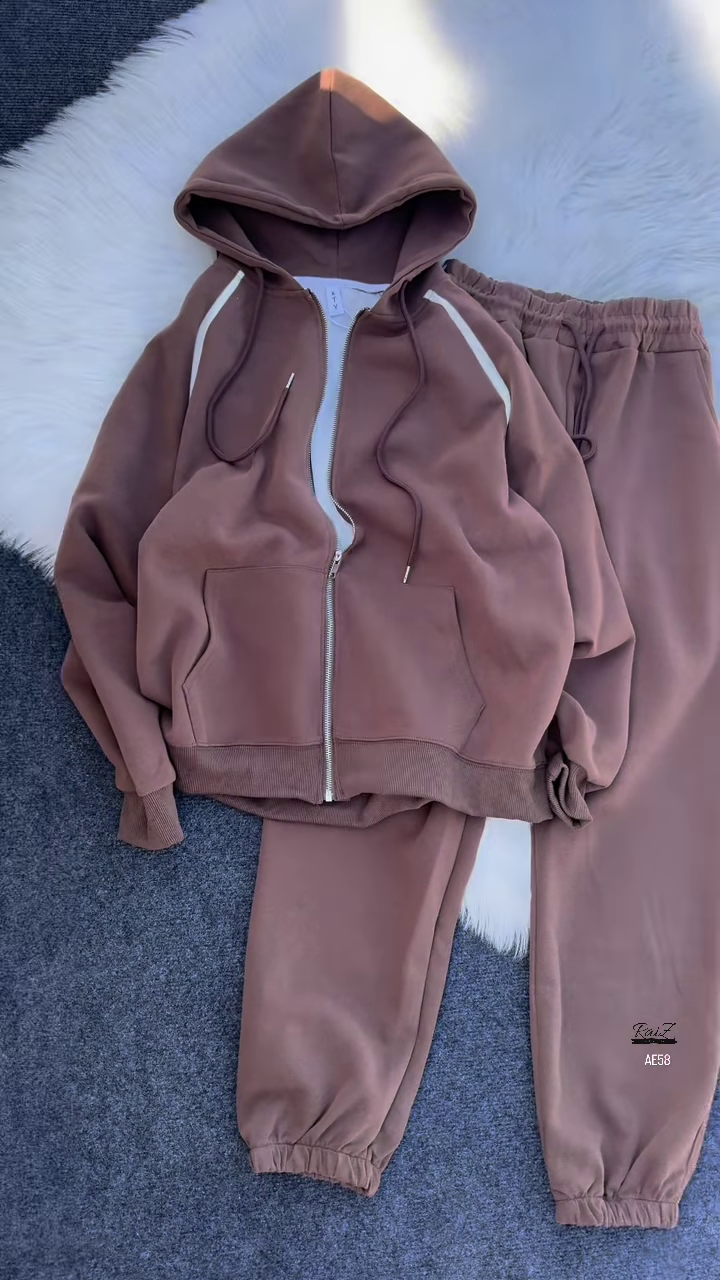 Contrast‑Panel Tracksuit | Plush Fleece, Street‑Ready Ease ⚡🧘 - Image 3